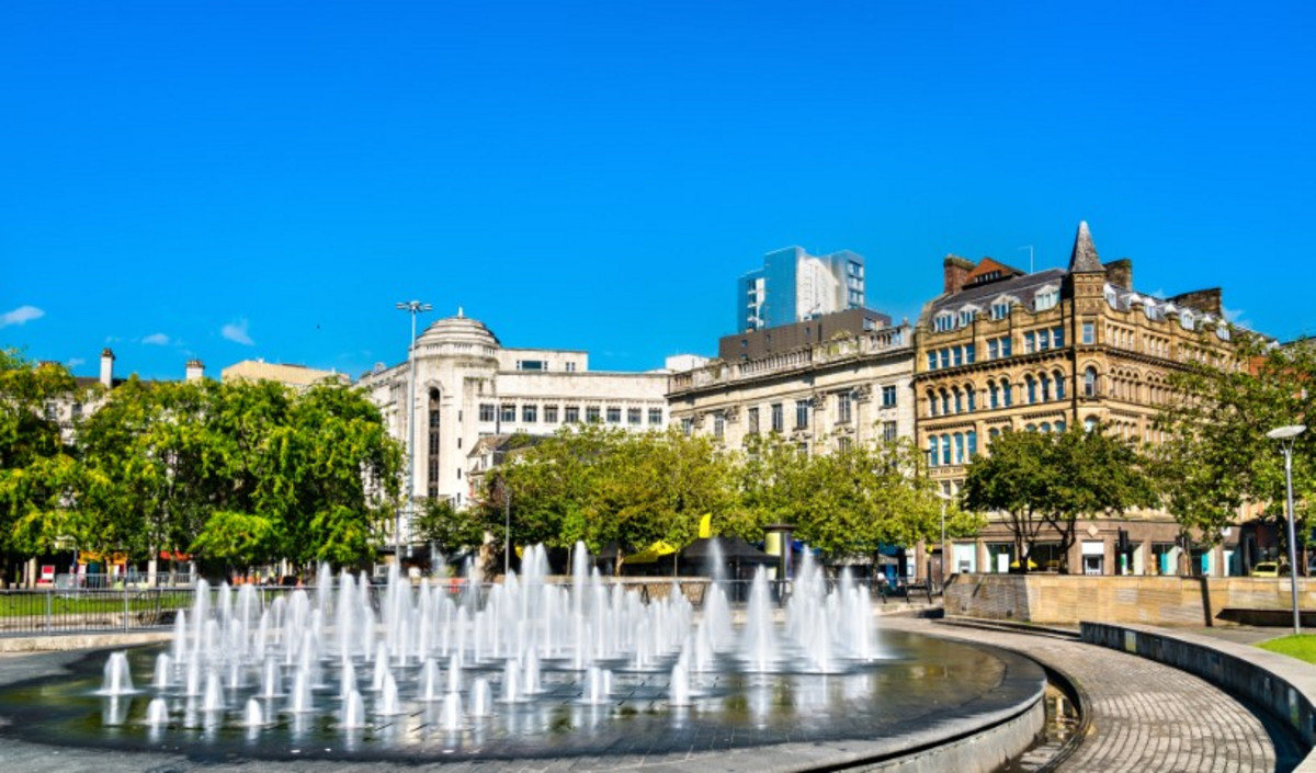 Fountain in vibrant city square.